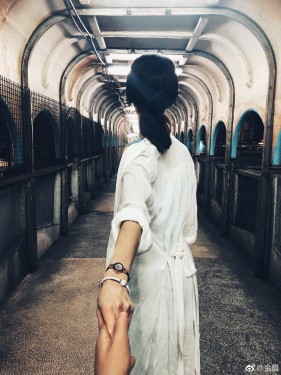 金晨鄧倫最新動(dòng)態(tài)，聚焦二人世界，各方觀點(diǎn)熱議