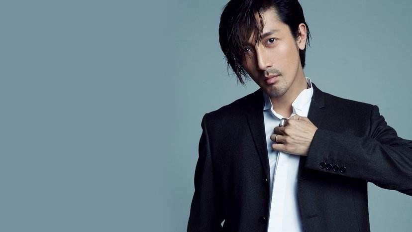 打造魅力男性風格，明星大叔的男士時尚指南