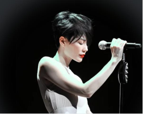 十月生日明星盛宴，星光熠熠的溫暖與趣味故事