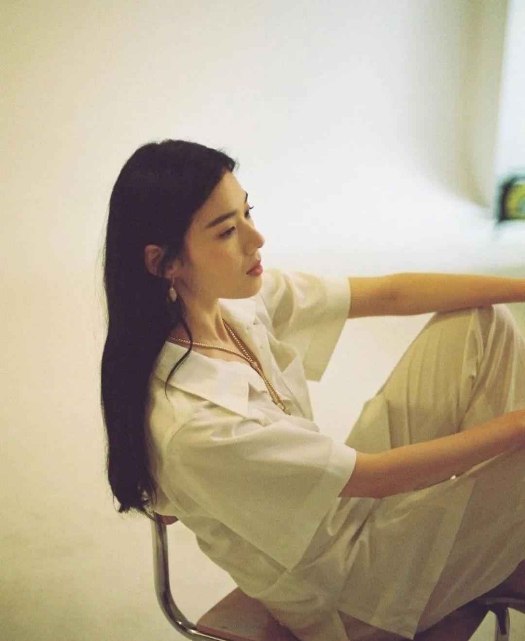 早期韓劇男演員與科技新風(fēng)尚的融合，領(lǐng)略未來生活體驗(yàn)，科技魅力盡顯風(fēng)采！