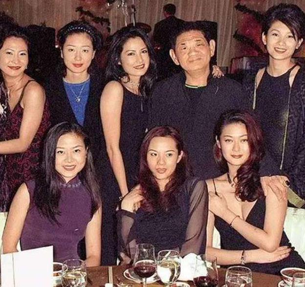 中國香港女明星，自信之光，展現(xiàn)變化之力