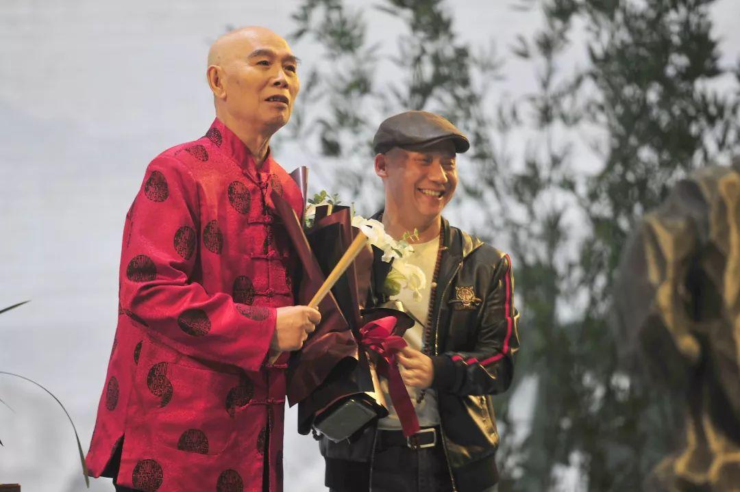 李伯清最新評書，鄰里溫情與友情的紐帶