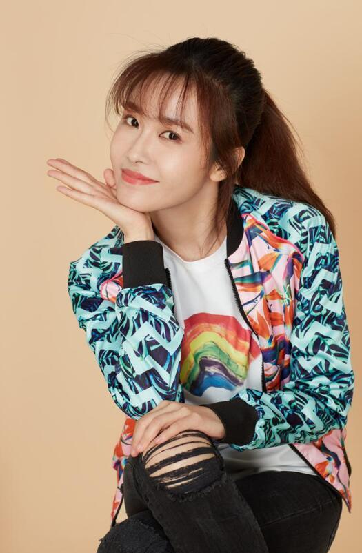 成龍最新力作歌曲，全球震撼！熱血沸騰的旋律引爆音樂(lè)界！