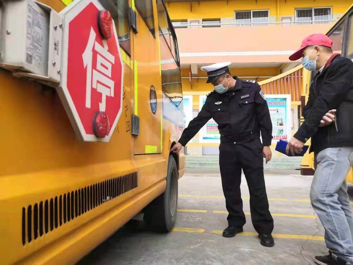 東莞交警最新動態(tài)揭秘，巷弄間的秘密小店大揭秘！