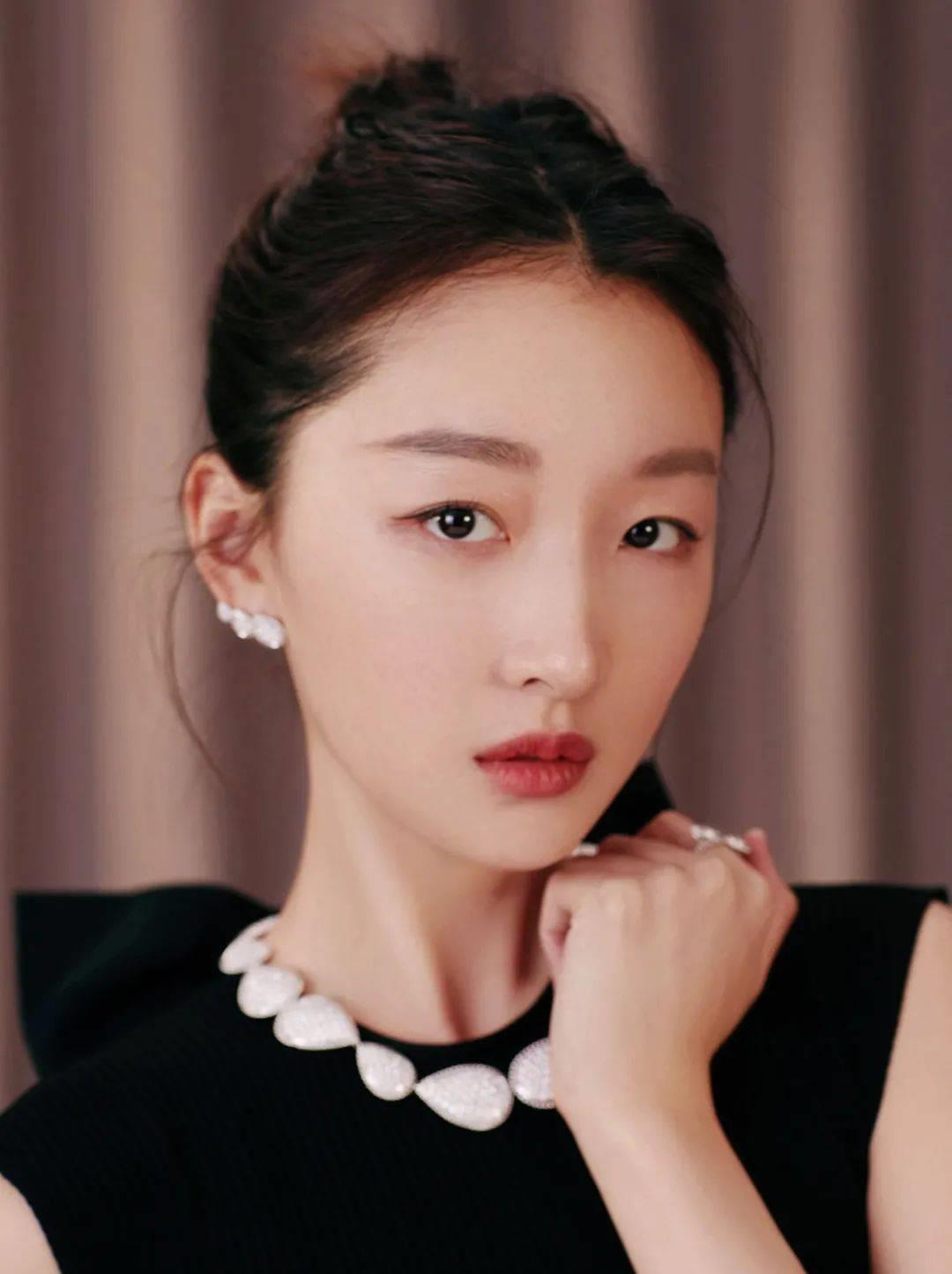 明星女助理,明星女助理，一場尋找內心平靜的旅行之旅