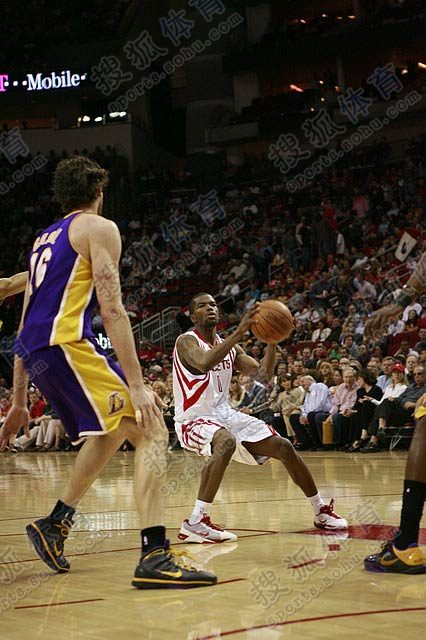 湖人火箭對(duì)決，愛與陪伴的賽場之夜