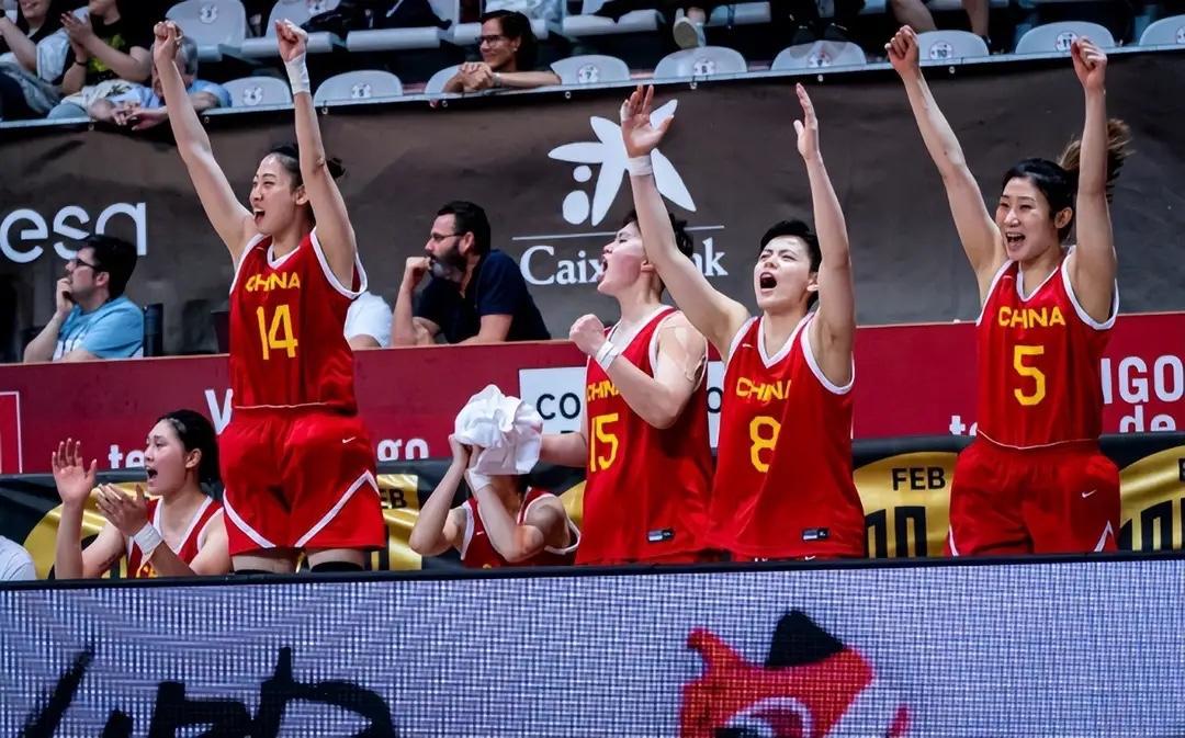 最新發(fā)型顏色趨勢，變化之美，自信閃耀