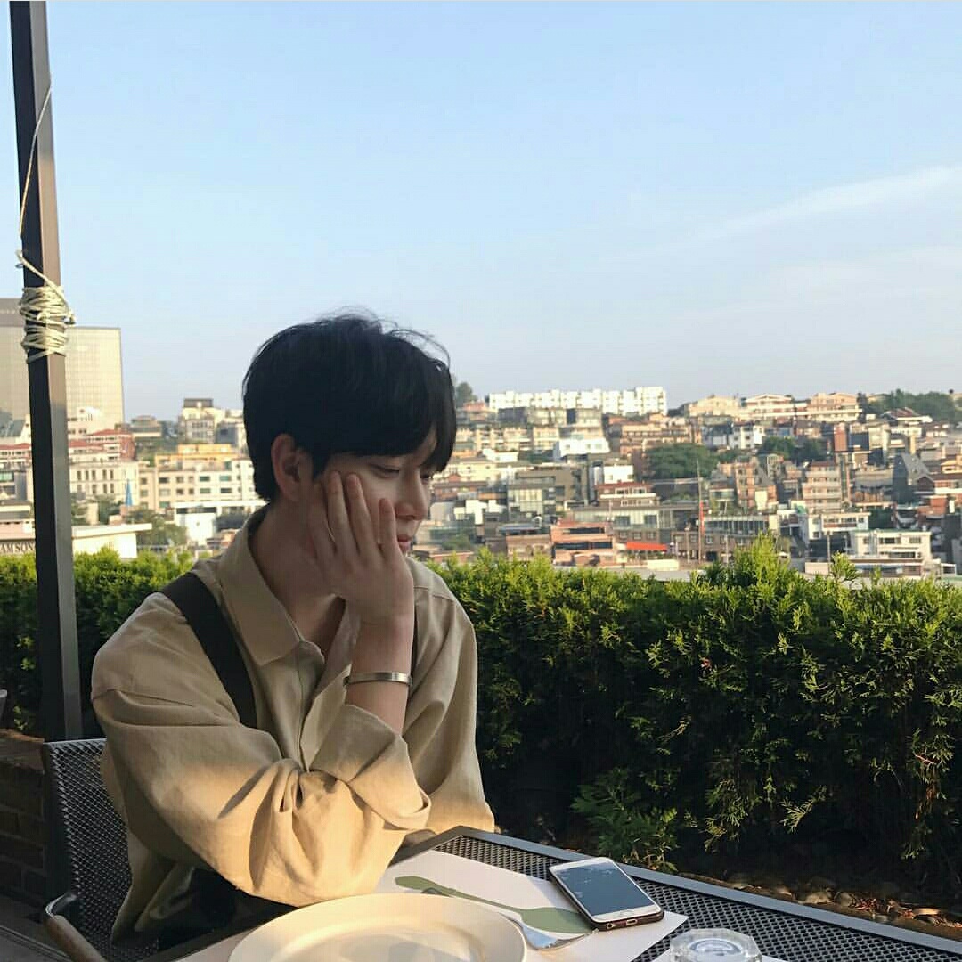 最新韓系男頭圖片,最新韓系男頭圖片的流行與爭(zhēng)議，一種文化現(xiàn)象的探討