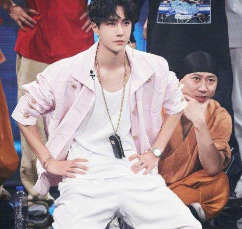 實力演員,實力演員與小巷中的隱藏寶藏，一家特色小店的奇妙之旅