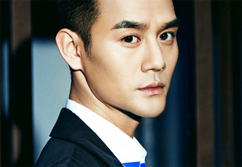 臉長(zhǎng)明星男必備科技神器，智能體驗(yàn)引領(lǐng)未來(lái)生活新潮流