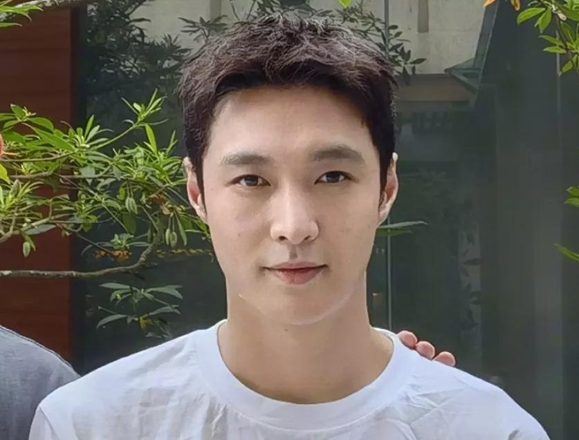 張藝興最新照片,張藝興最新照片陽光少年，魅力無限！