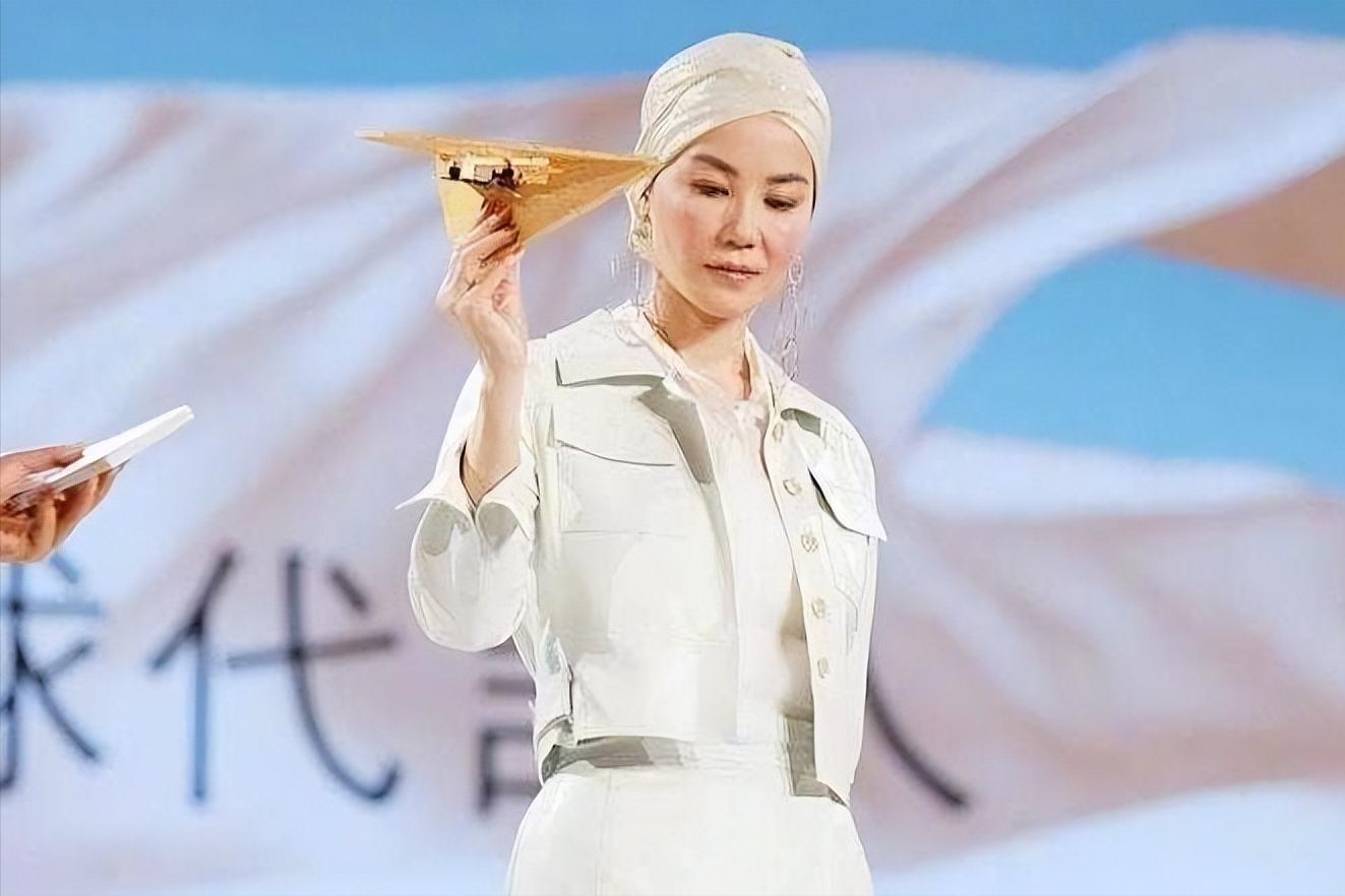 女明星內(nèi)衣的秘密與小巷中的時(shí)尚殿堂揭秘