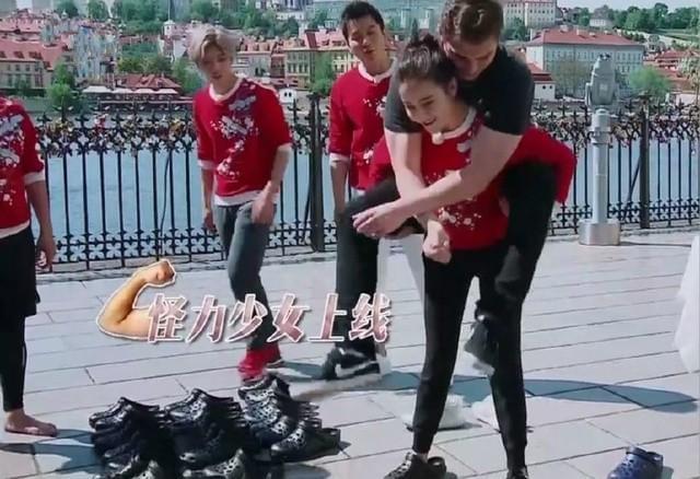 迪麗熱巴鹿晗最新動態(tài),迪麗熱巴鹿晗最新動態(tài)，公眾關(guān)注下的娛樂焦點