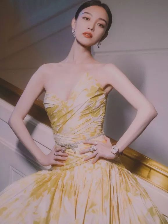 成人女明星應(yīng)遠(yuǎn)離色情內(nèi)容，傳遞正能量，樹立良好榜樣