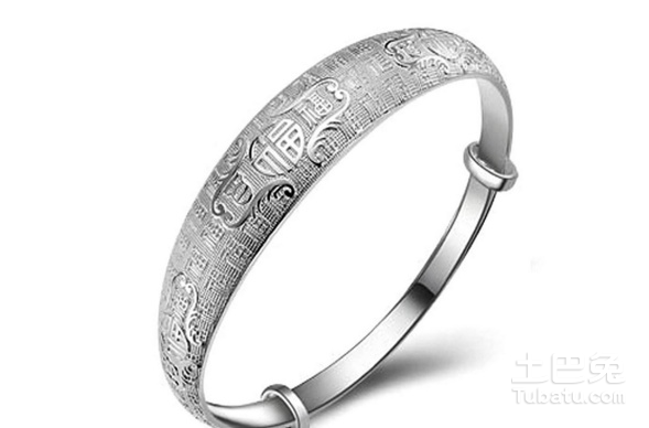 最新銀手鐲款式，時(shí)尚潮流下的個(gè)性表達(dá)與立場(chǎng)展現(xiàn)