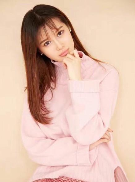 女演員李坤,超越熒幕的璀璨之星，女演員李坤的勵志故事