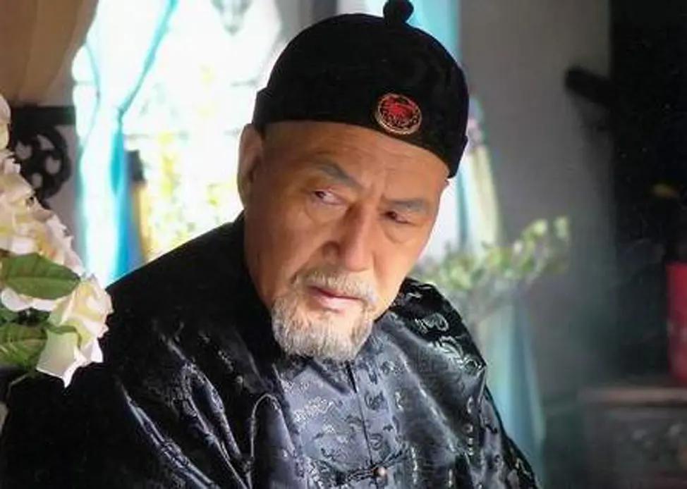 演員安靜,演員安靜，舞臺與鏡頭下的內(nèi)斂之力