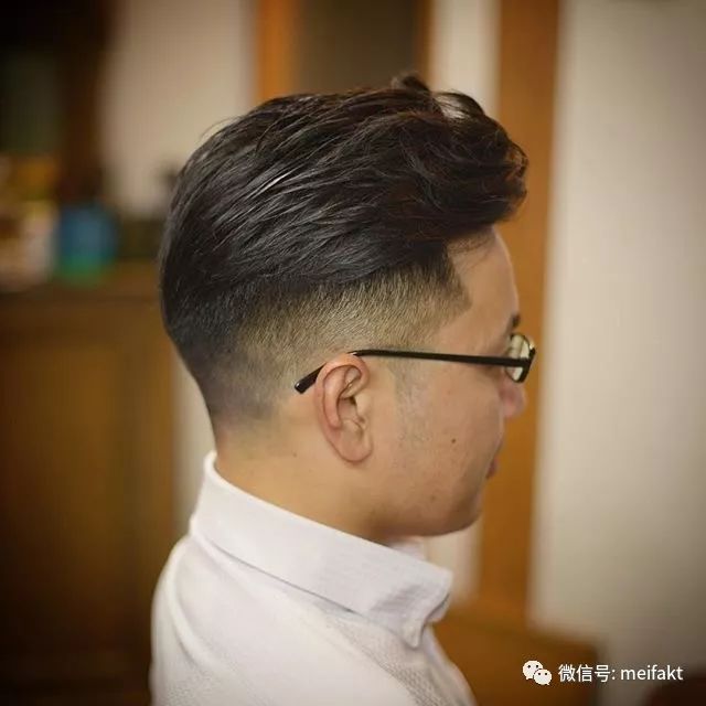 最新中年男士發(fā)型,最新中年男士發(fā)型，科技重塑魅力，引領(lǐng)潮流新風(fēng)尚