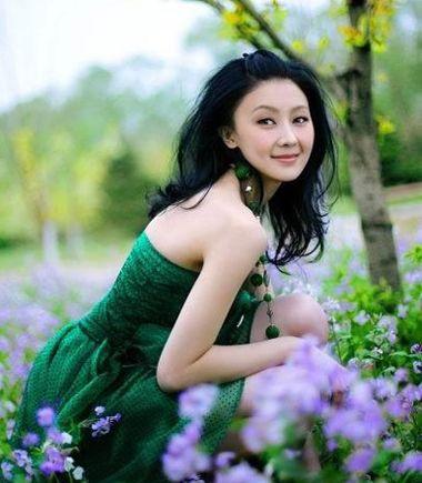 女明星燙發(fā)發(fā)型圖片,女明星燙發(fā)發(fā)型圖片，時尚風潮的演變與影響