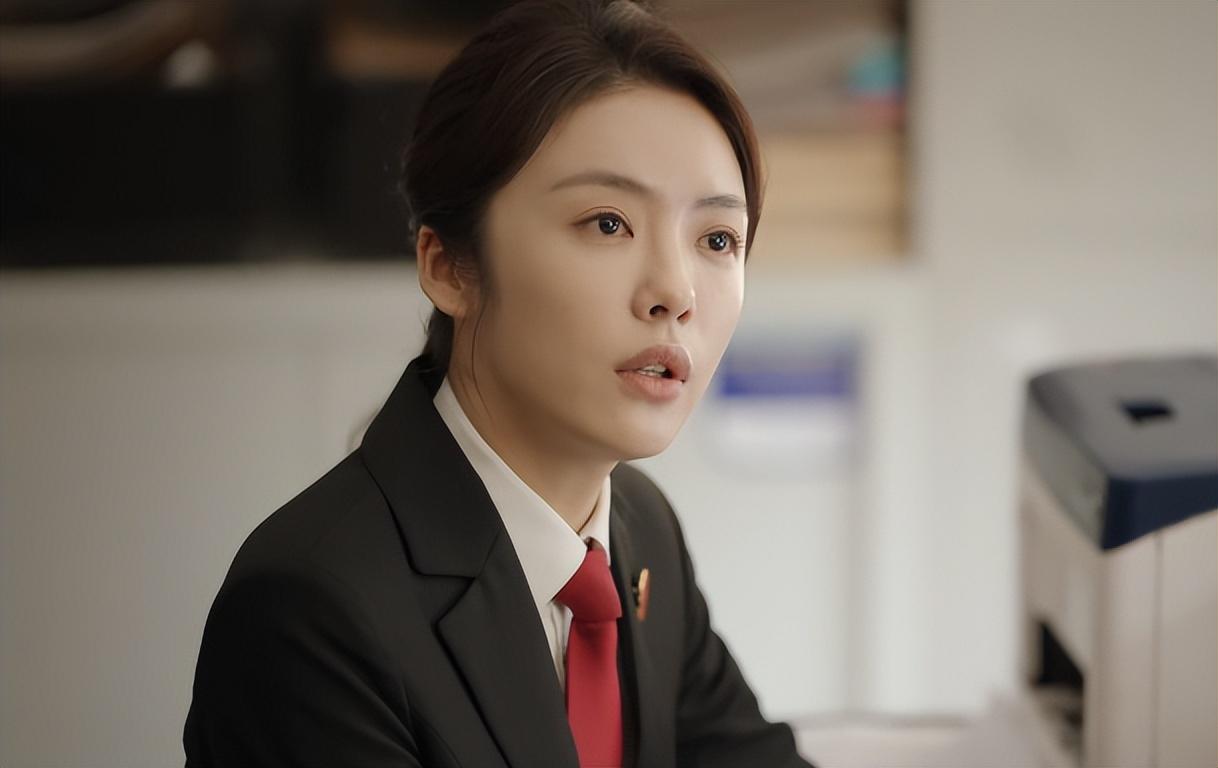 演員嚴(yán)謹(jǐn)，演藝之路的探索與風(fēng)采展示