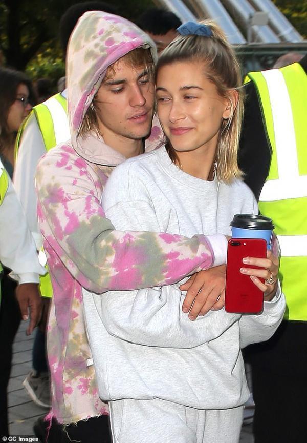 賽琳娜2017最新動(dòng)態(tài)，事業(yè)、慈善與公眾關(guān)注全解析