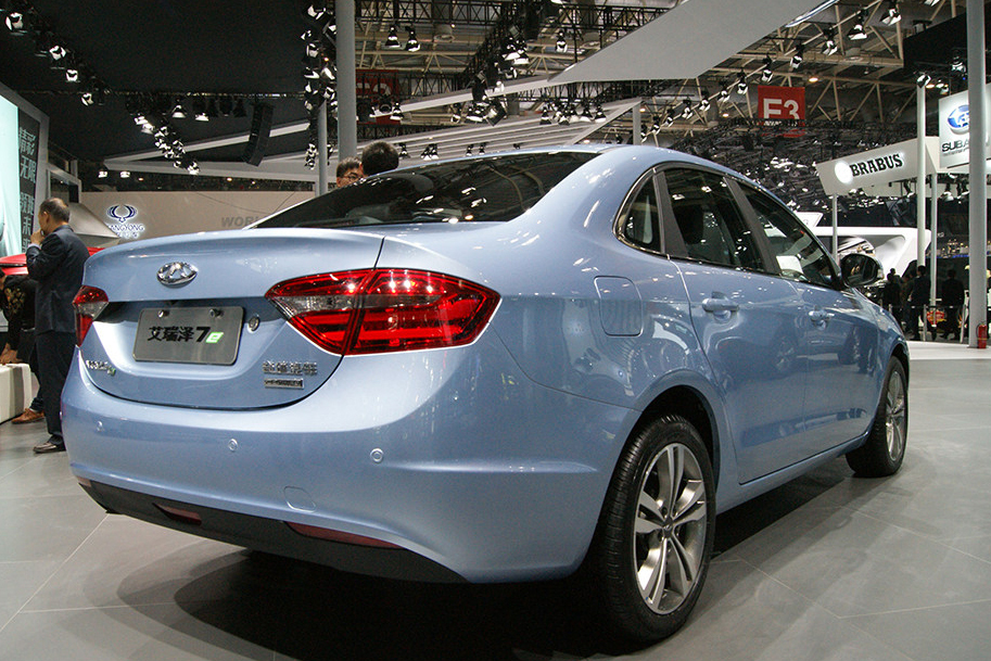 艾瑞澤7上市，主人公小李與他的朋友圈歡慶這一喜悅時刻！