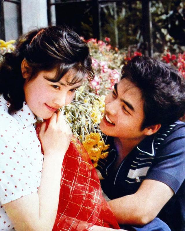 綠茵場上的輝煌與大自然寧靜間的內(nèi)心平衡，一位21號足球明星的故事