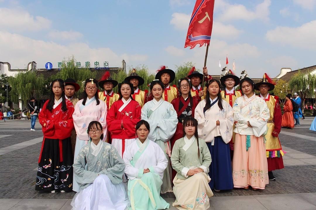 動漫服裝店，激發(fā)變化的力量，培育自信與成就感的時尚殿堂