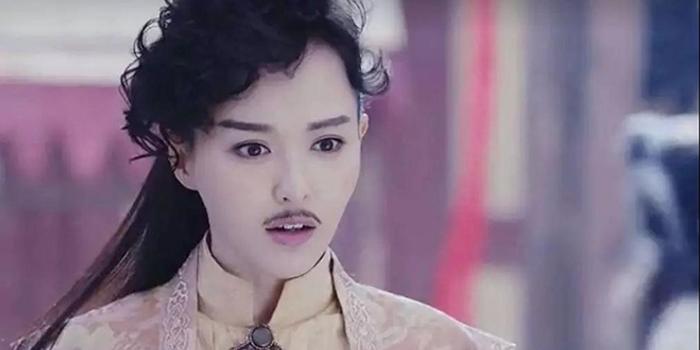 男扮女裝明星的力量，變化、自信與成就之路的探索