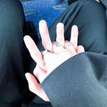 最新情侶頭像牽手，走向未來(lái)的自信與成就感之路