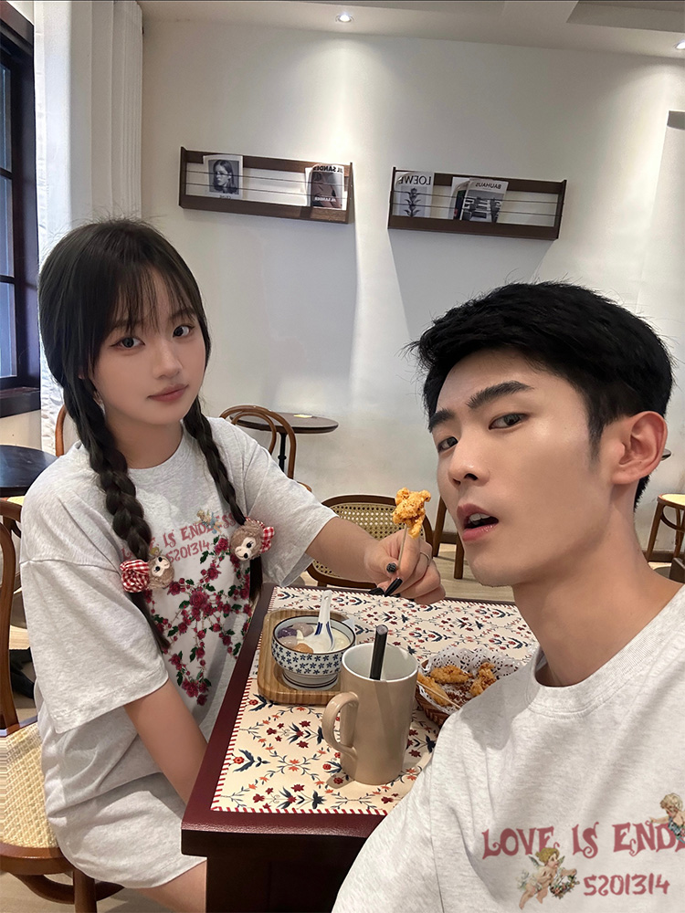 探索自然美景的浪漫之旅，最新國產(chǎn)情侶視頻合集