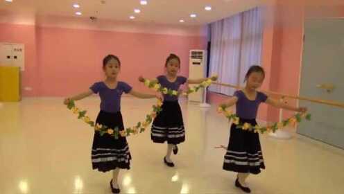 幼兒花環(huán)舞蹈新視頻，教育方式中的藝術(shù)展現(xiàn)風(fēng)采