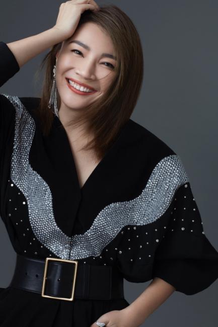 璀璨星光下的女演員張巖，魅力瞬間照片集