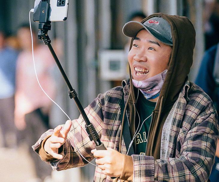 與大鵬同行的女演員，變化、自信與成就的力量展現(xiàn)