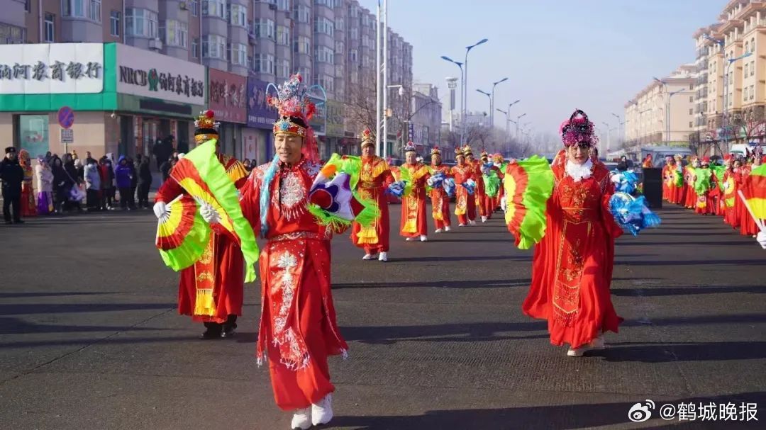 最新燈籠舞風采，舞動變化，展現(xiàn)自信人生