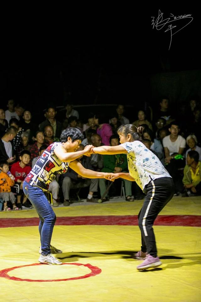 忻州摔跤賽場(chǎng)，最新賽事視頻揭示溫情與友誼的碰撞時(shí)刻