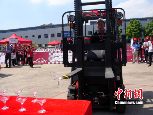 叉車比賽視頻，賽場上的友情與激情展現(xiàn)！
