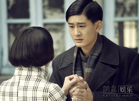 演員梓曉，璀璨演藝之路的閃耀之星