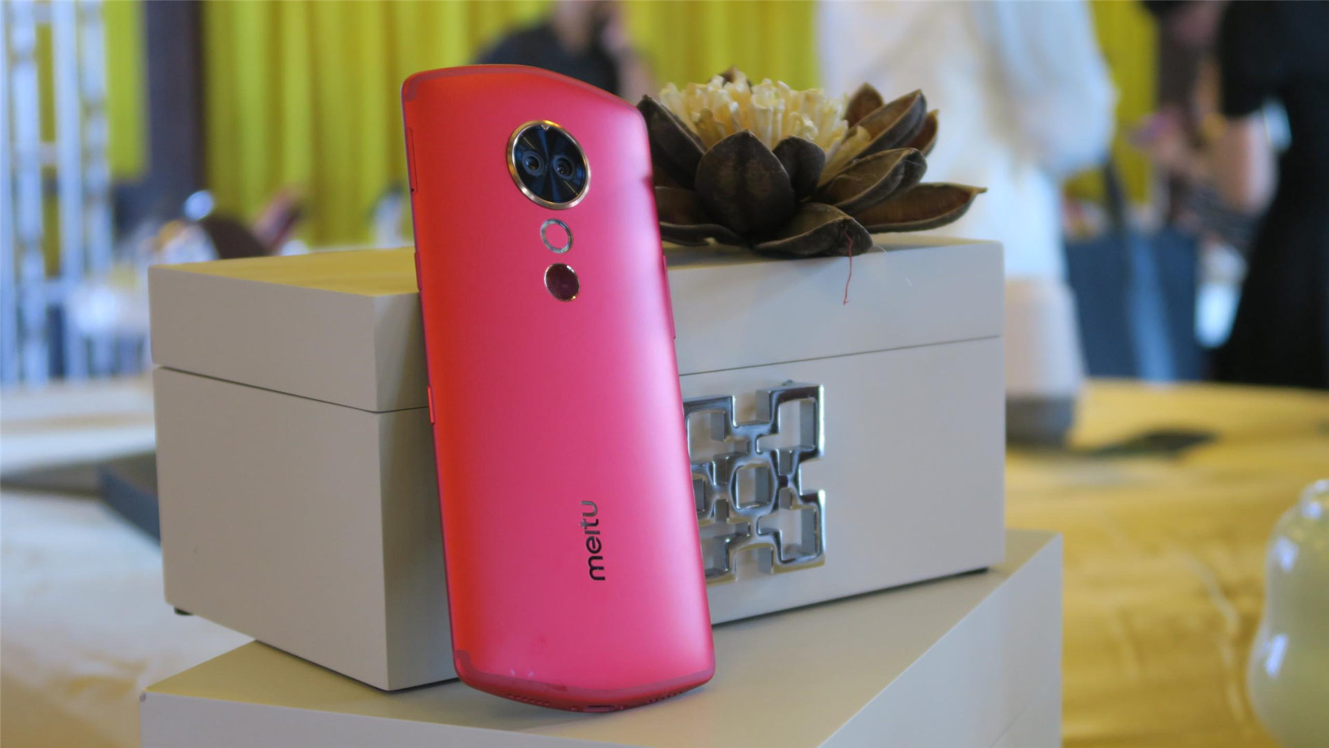 美圖最新手機款，科技與美學的巔峰融合