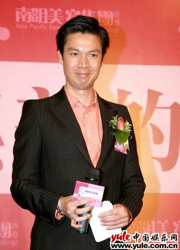 梁榮忠最新動態(tài)，時代浪潮中的璀璨明星