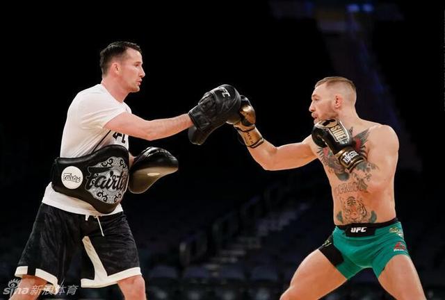 康納賽場風(fēng)采，激情與友情的碰撞故事視頻回顧