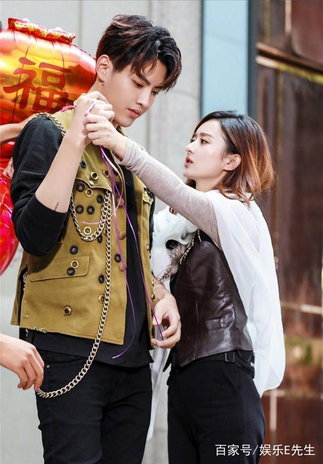 趙麗穎吳亦凡最新圖片，小巷風(fēng)情與隱藏特色小店探秘