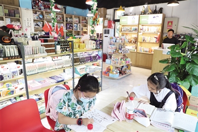 官妖丁公子最新章節(jié)暢閱，高科技產(chǎn)品的革新之旅全揭秘