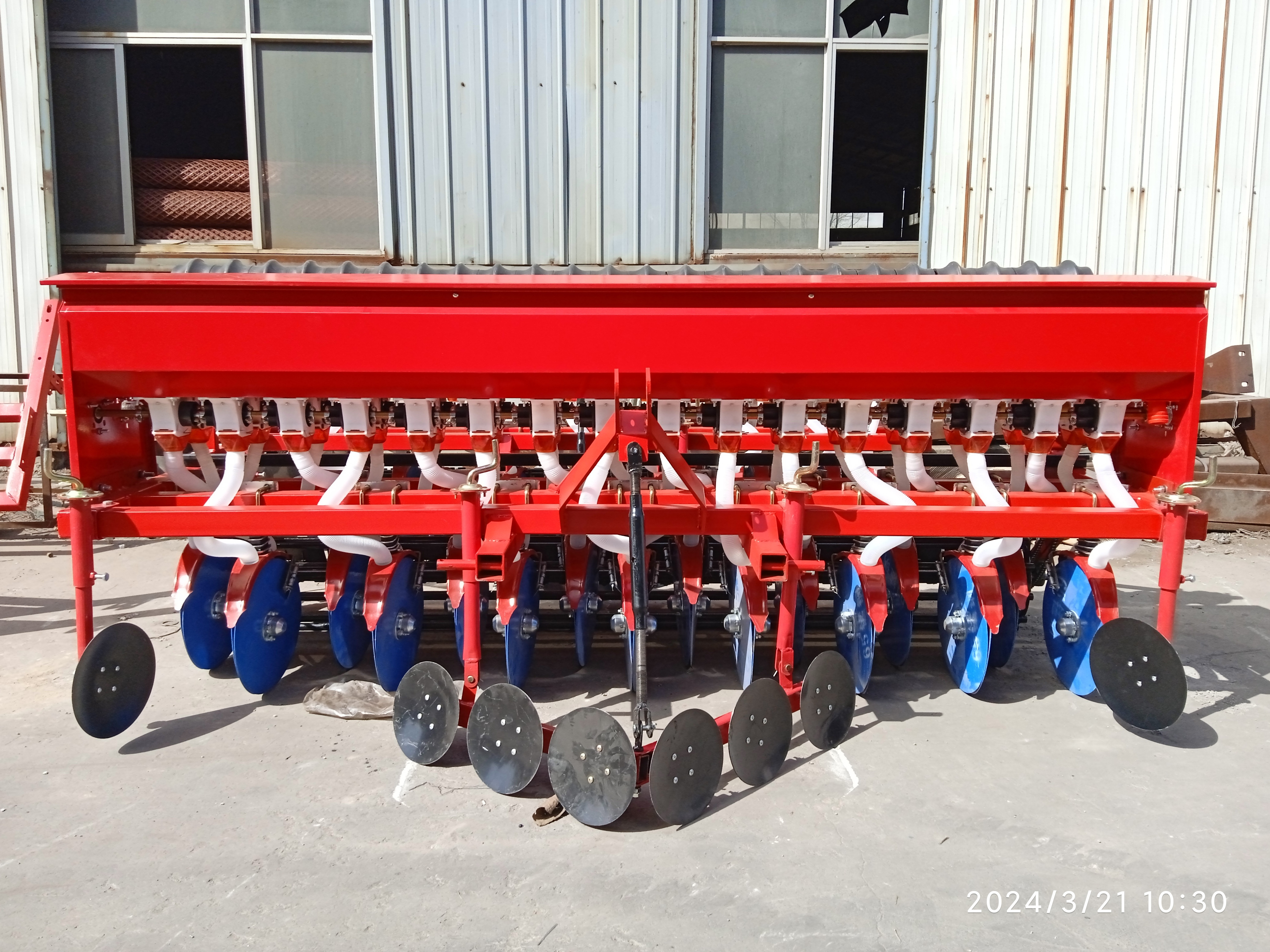 最新款小麥播種機(jī)，播種效率的革命性飛躍，小麥24行播種機(jī)亮相！