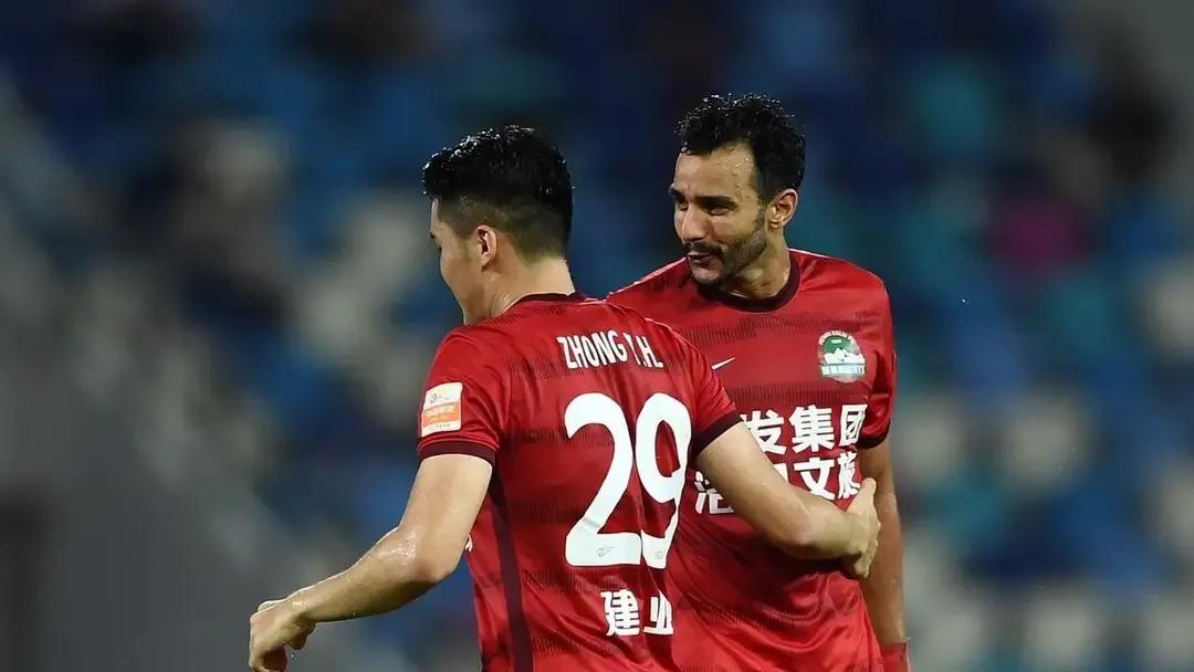 中超風(fēng)云再起，最新17輪積分榜排名與小巷奇遇的碰撞