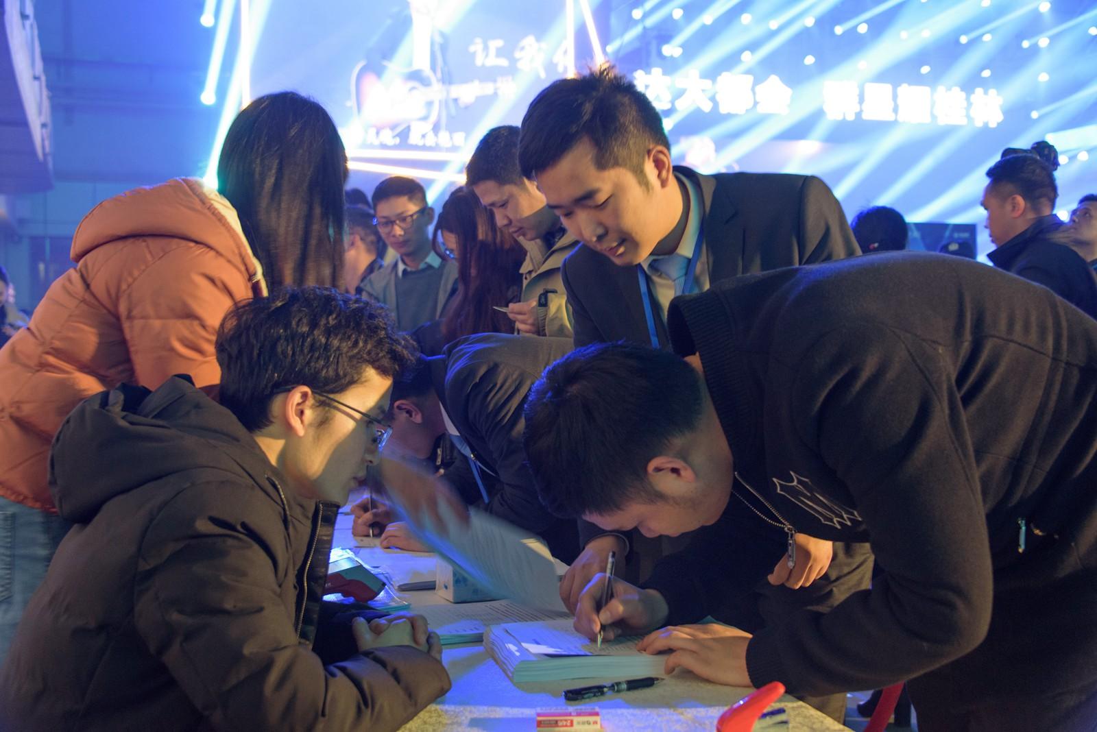 超強(qiáng)音浪最新一期嘉賓揭秘，音樂中的友情與家的溫馨時(shí)刻