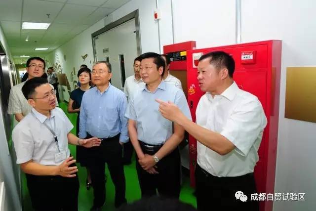 成都市委常委吳凱探索小巷獨(dú)特風(fēng)味，城市細(xì)微之處的魅力探索