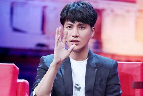 喬任梁最新進展揭秘，小巷中的隱藏寶藏探索持續(xù)更新