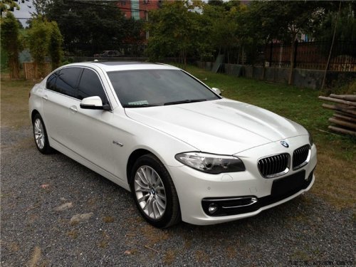 寶馬525最新價格揭秘，小巷深處的豪華座駕