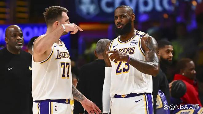 湖人最新動(dòng)態(tài)，籃球賽場(chǎng)上的友情與溫馨日常
